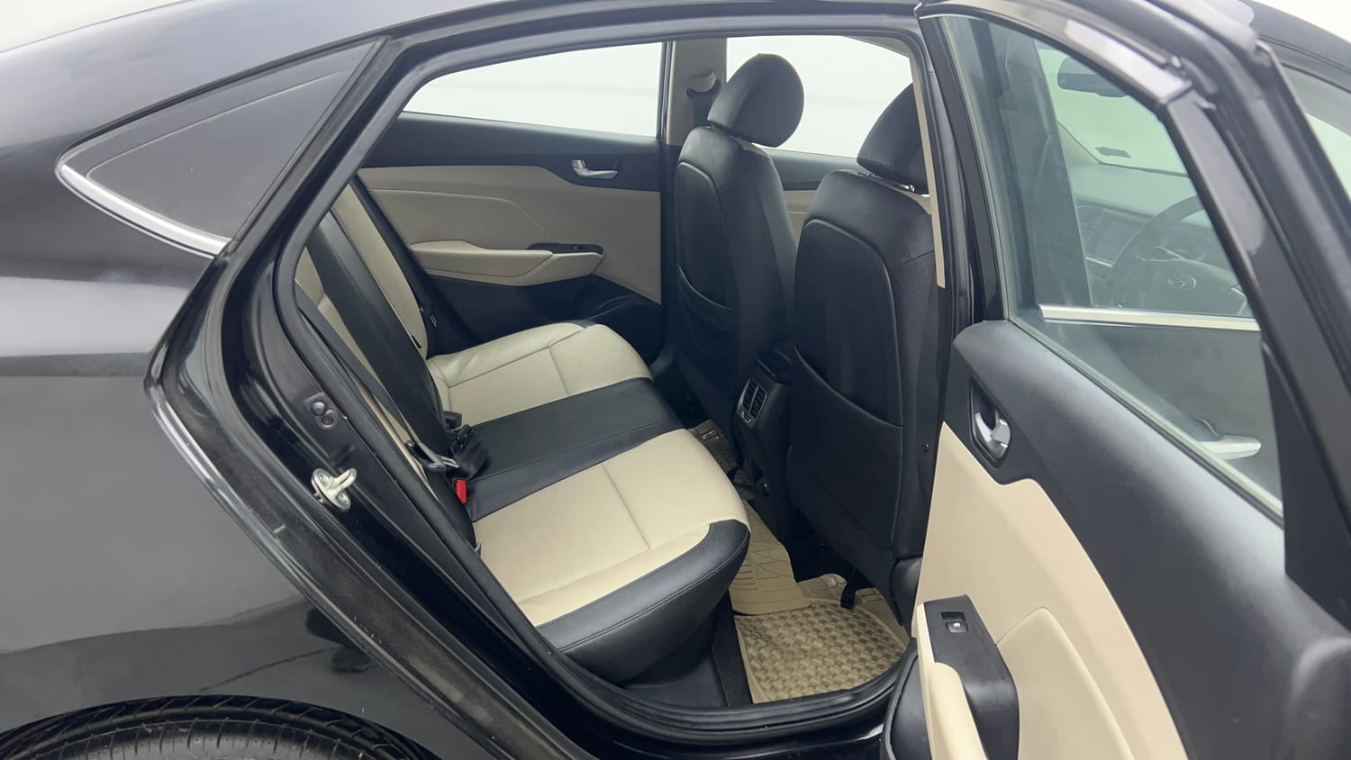 Used 2019 Hyundai Verna SX (O) 1.6 VTVT AT Petrol Automatic interior RIGHT SIDE REAR DOOR CABIN VIEW