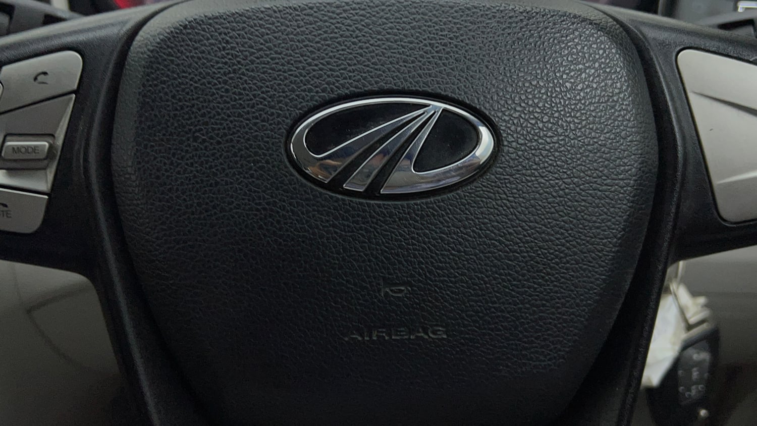 Used 2020 Mahindra XUV 300 1.2 W6 Petrol Manual top_features Airbags