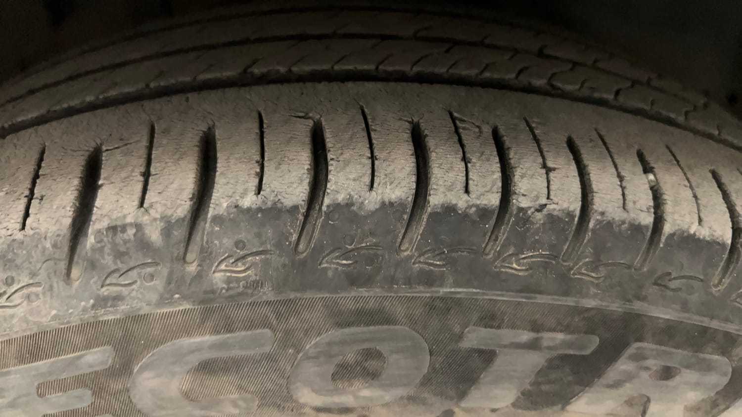 Used 2023 Tata Altroz XZ Plus (O) (S) iCNG Cng Manual tyres RIGHT FRONT TYRE TREAD VIEW