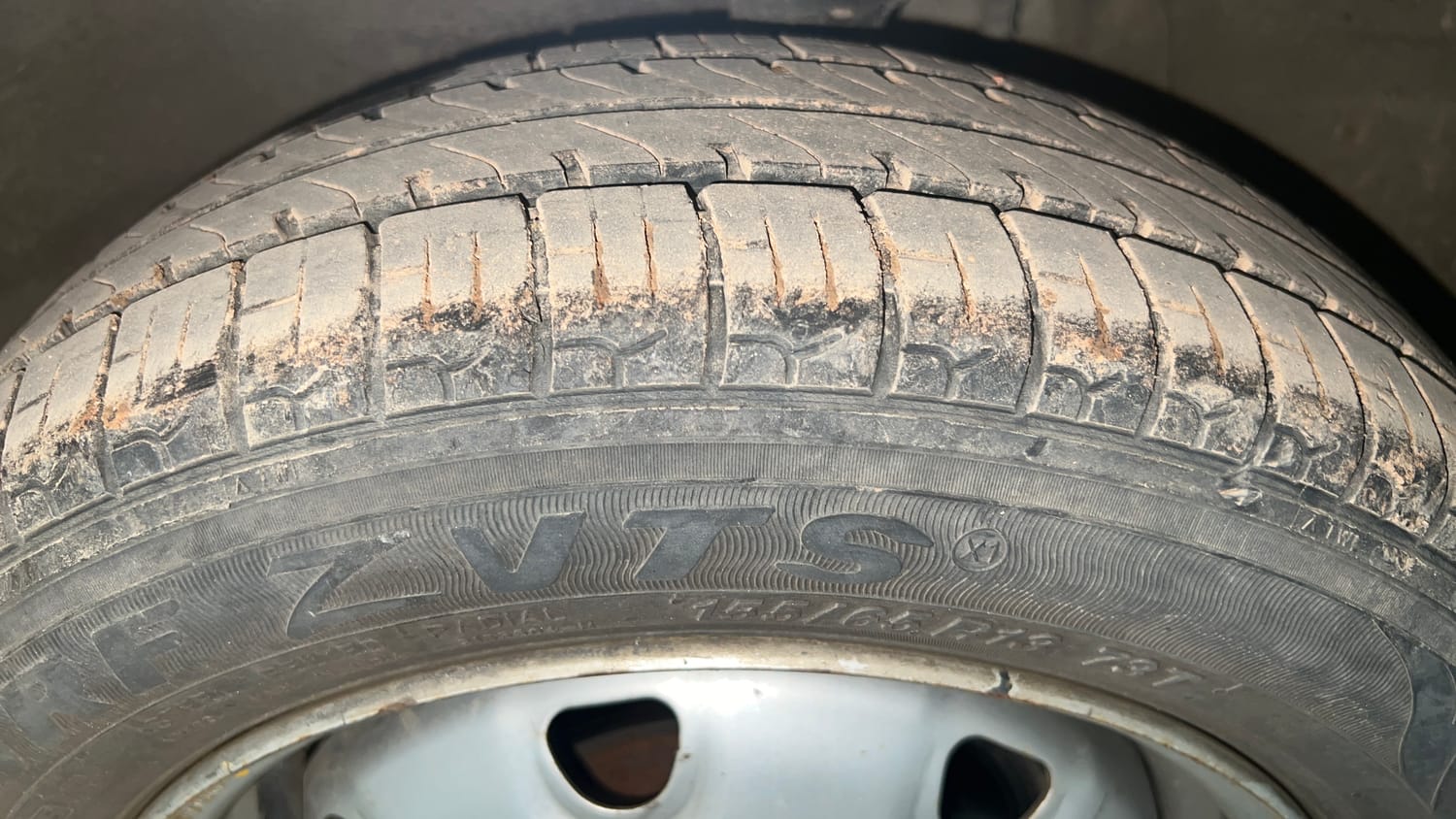 Used 2013 Maruti Suzuki Alto K10 LXi Petrol Manual tyres LEFT FRONT TYRE TREAD VIEW
