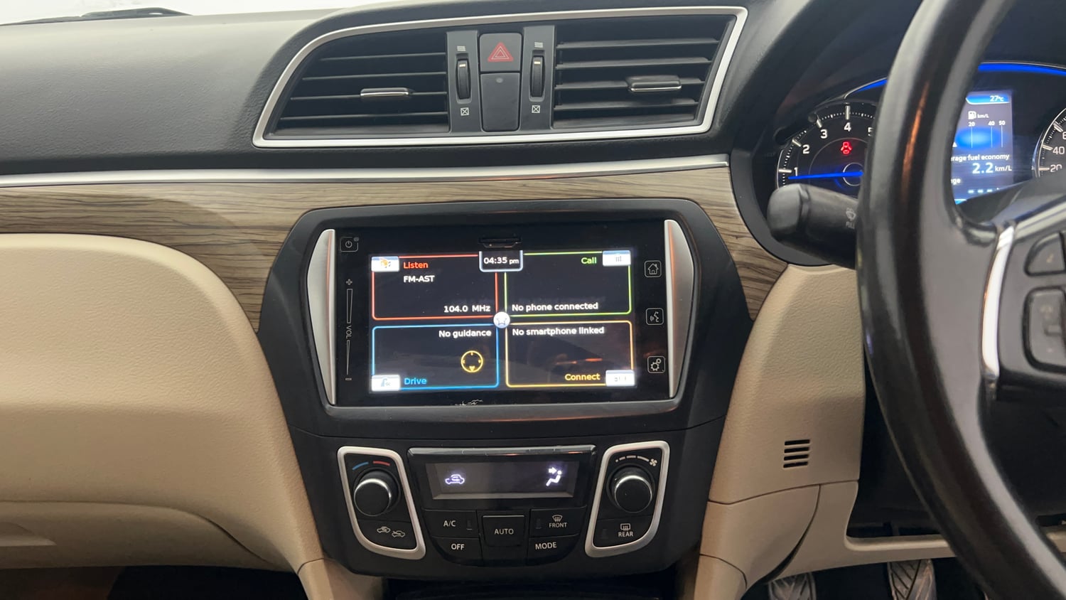 Used 2018 Maruti Suzuki Ciaz Alpha Hybrid 1.5 Petrol Manual top_features Integrated (in-dash) music system