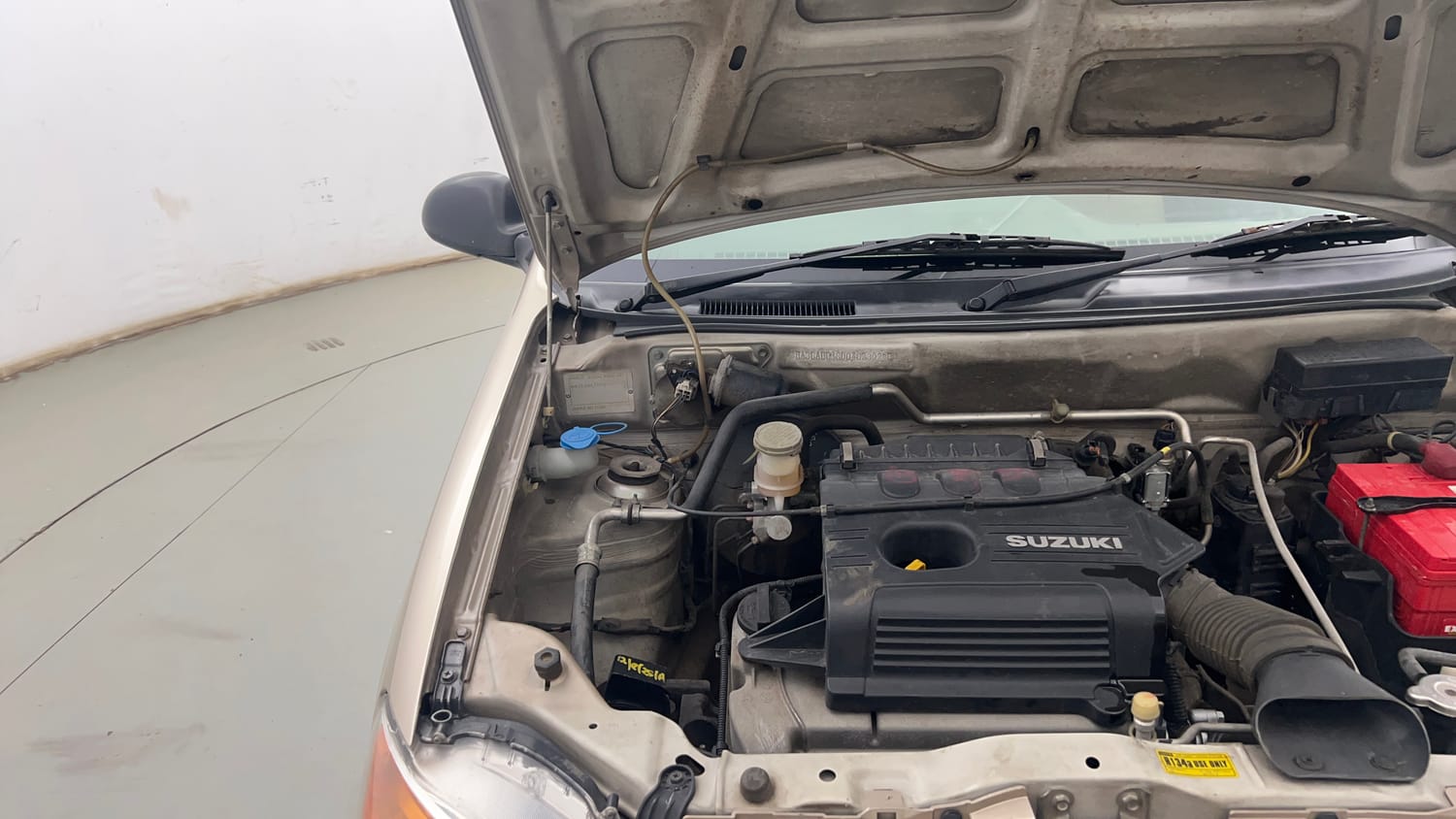 Used 2013 Maruti Suzuki Alto K10 LXi Petrol Manual engine ENGINE RIGHT SIDE HINGE & APRON VIEW