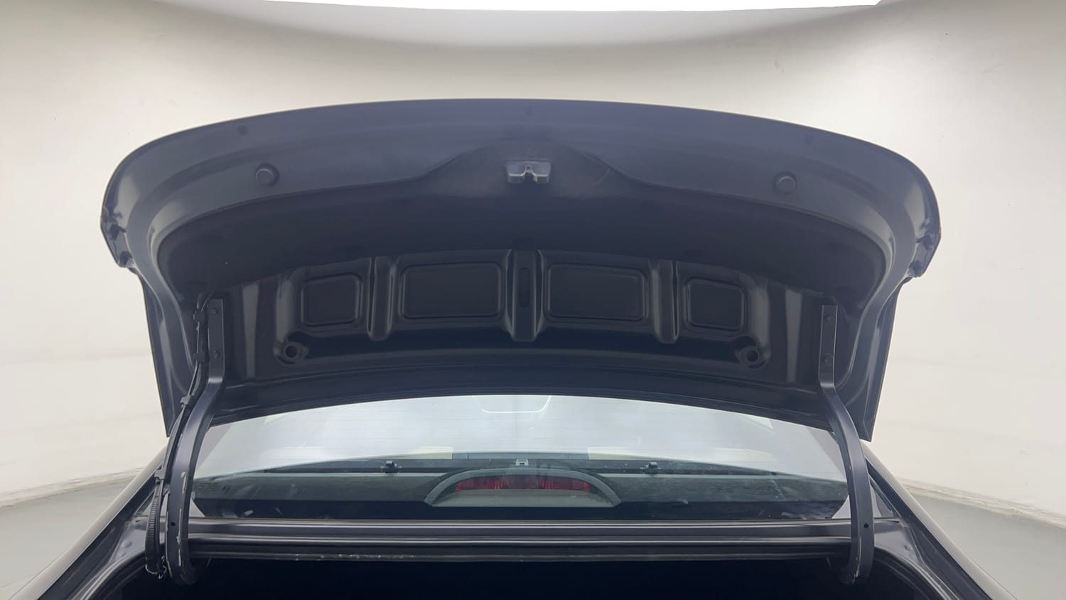 Used 2019 Hyundai Verna SX (O) 1.6 VTVT AT Petrol Automatic interior DICKY DOOR OPEN VIEW