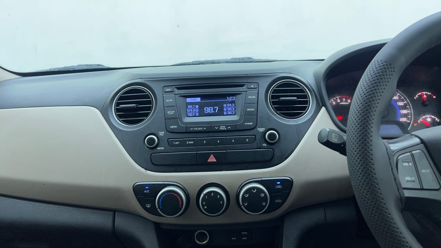Used 2016 Hyundai Grand i10 Asta 1.2 Kappa VTVT Petrol Manual top_features Integrated (in-dash) music system