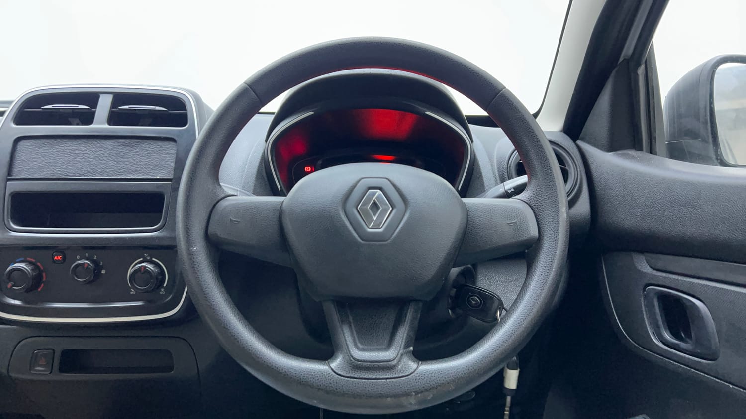Used 2018 Renault Kwid RXE Petrol Manual interior STEERING VIEW