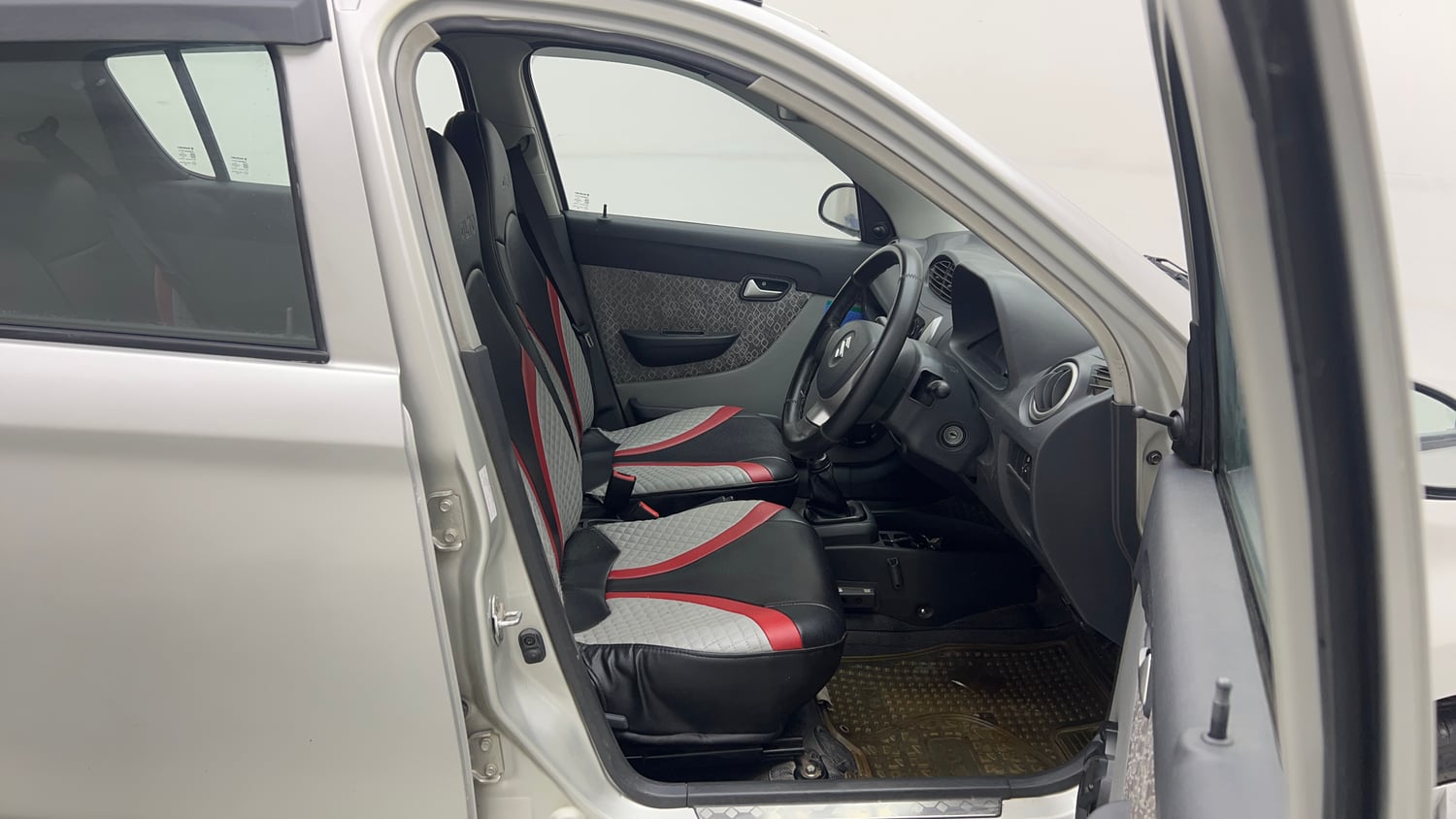 Used 2017 Maruti Suzuki Alto 800 LXi Petrol Manual interior RIGHT SIDE FRONT DOOR CABIN VIEW