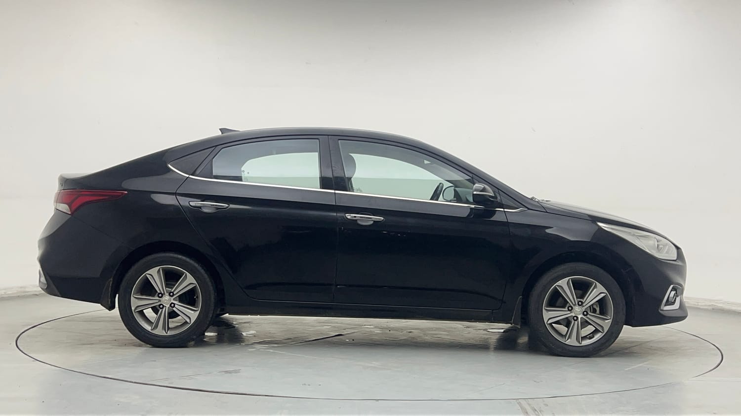 Used 2019 Hyundai Verna SX (O) 1.6 VTVT AT Petrol Automatic exterior RIGHT SIDE VIEW