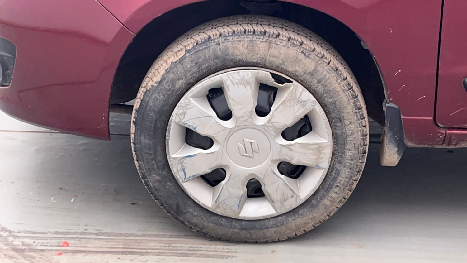 Used 2014 Maruti Suzuki Alto K10 VXi Petrol Manual tyres LEFT FRONT TYRE RIM VIEW