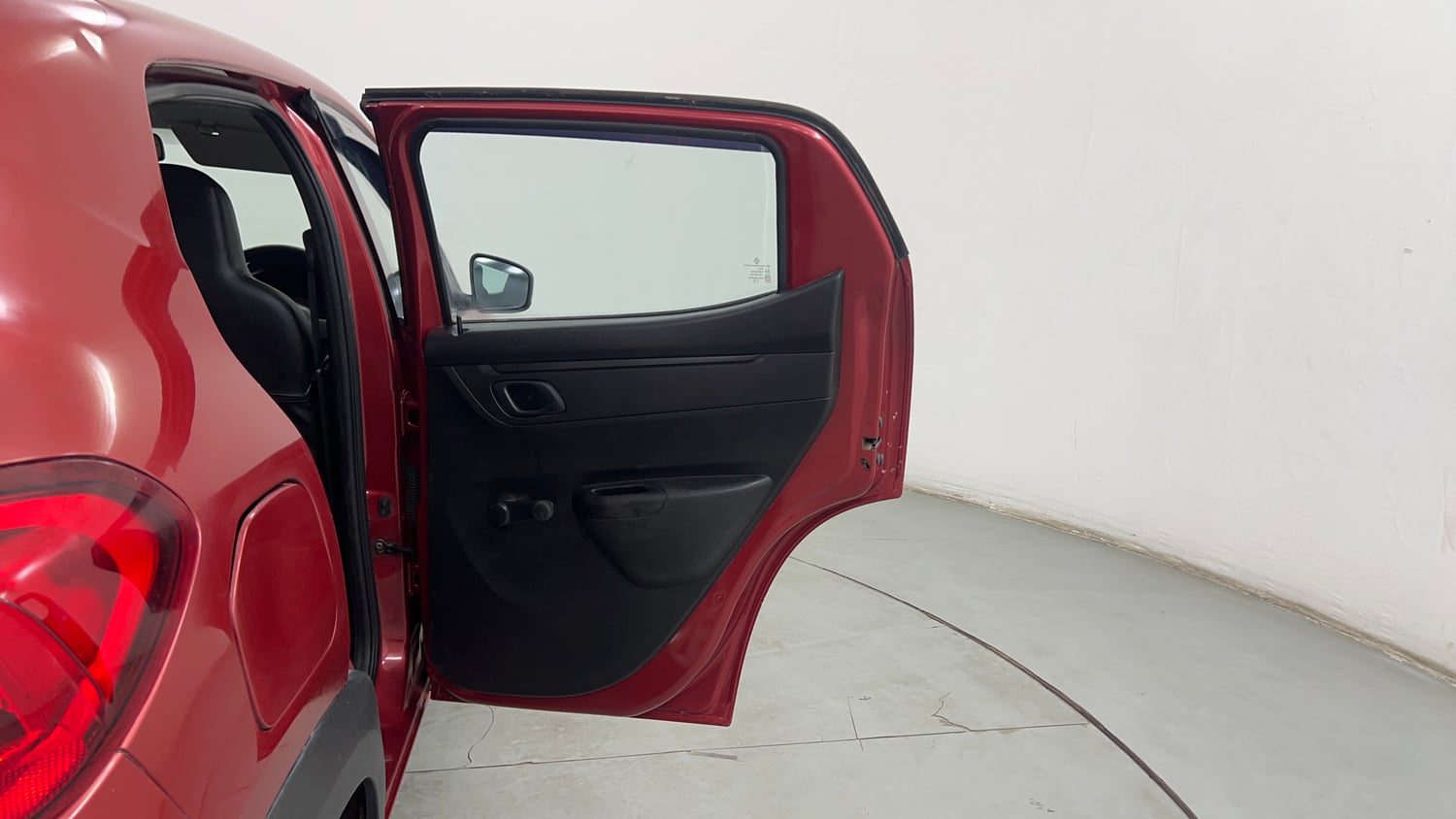 Used 2018 Renault Kwid 1.0 RXT Petrol Manual interior RIGHT REAR DOOR OPEN VIEW