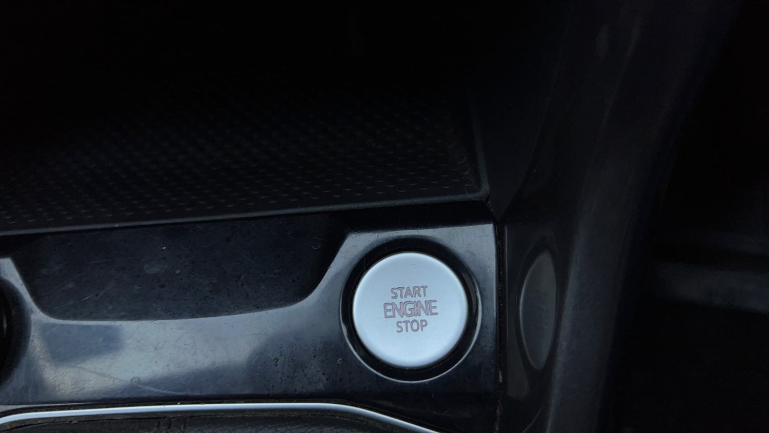 Used 2023 Volkswagen Taigun Topline 1.0 TSI AT Petrol Automatic top_features Keyless start