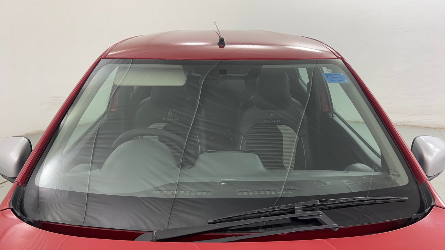 Used 2018 Renault Kwid 1.0 RXT Petrol Manual exterior FRONT WINDSHIELD VIEW