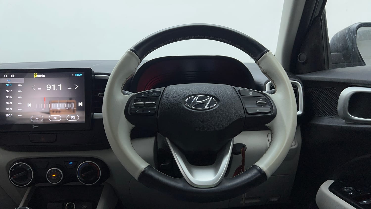Used 2024 Hyundai Venue E 1.2 Petrol Petrol Manual interior STEERING VIEW