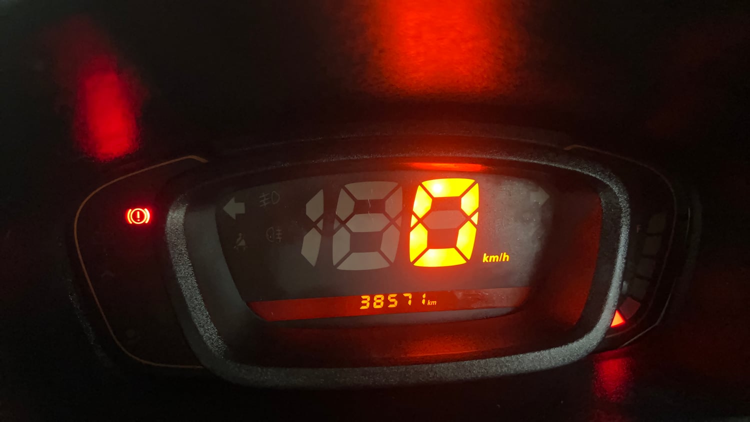 Used 2018 Renault Kwid 1.0 RXT Petrol Manual interior CLUSTERMETER VIEW