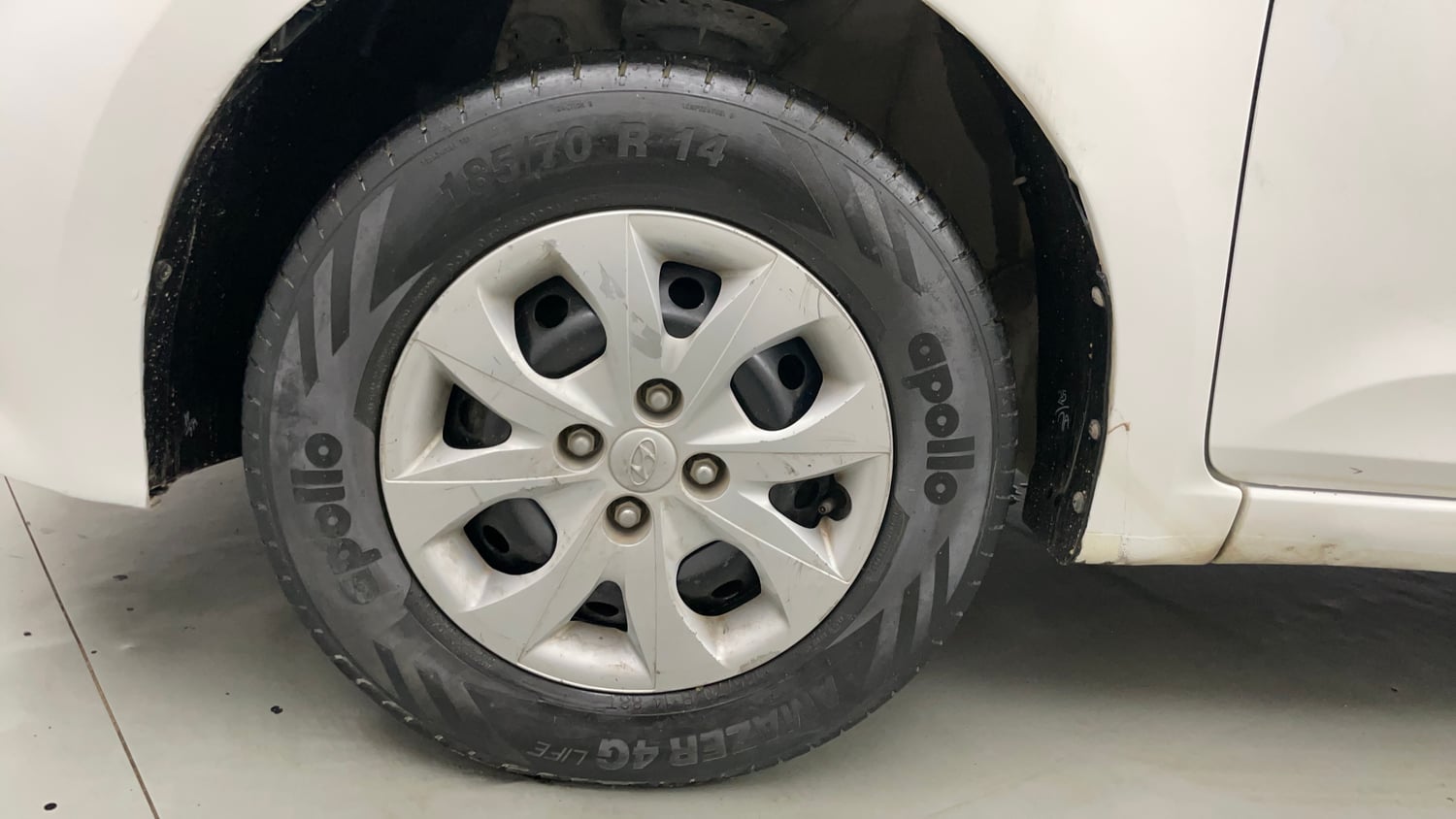 Used 2017 Hyundai Elite i20 Sportz 1.4 CRDI Diesel Manual tyres LEFT FRONT TYRE RIM VIEW