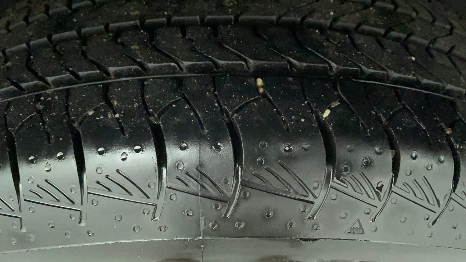 Used 2026 Maruti Suzuki Grand Vitara Delta Smart Hybrid Petrol Manual tyres LEFT REAR TYRE TREAD VIEW