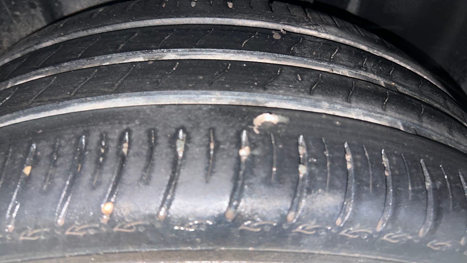 Used 2024 Volkswagen Virtus Comfortline 1.0 TSI MT Petrol Manual tyres LEFT REAR TYRE TREAD VIEW