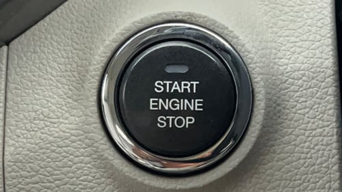 Used 2021 Mahindra XUV 300 W8 (O) 1.2 Petrol Petrol Manual top_features Keyless start