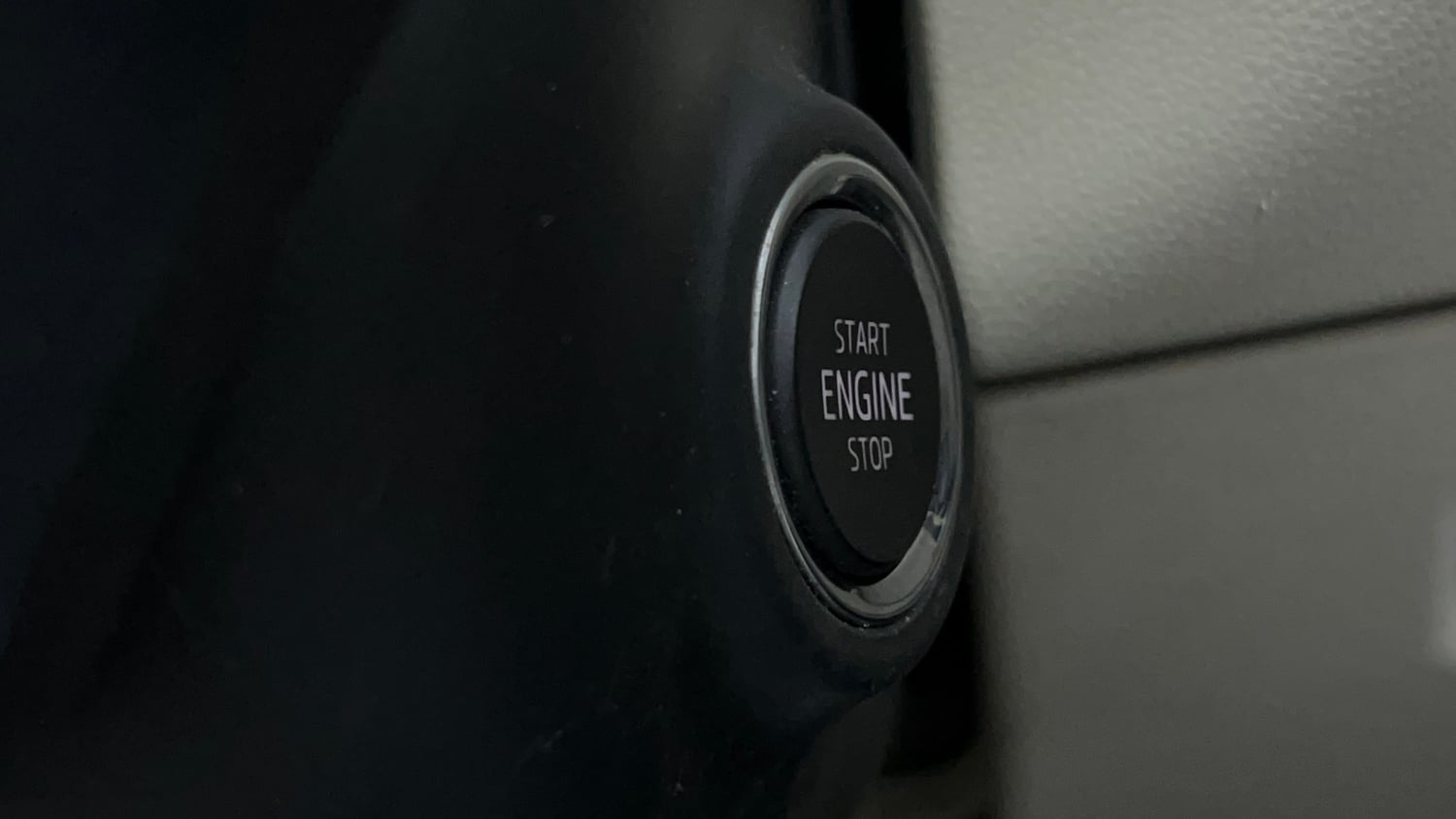 Used 2022 Skoda Slavia Style 1.0L TSI AT Petrol Automatic top_features Keyless start