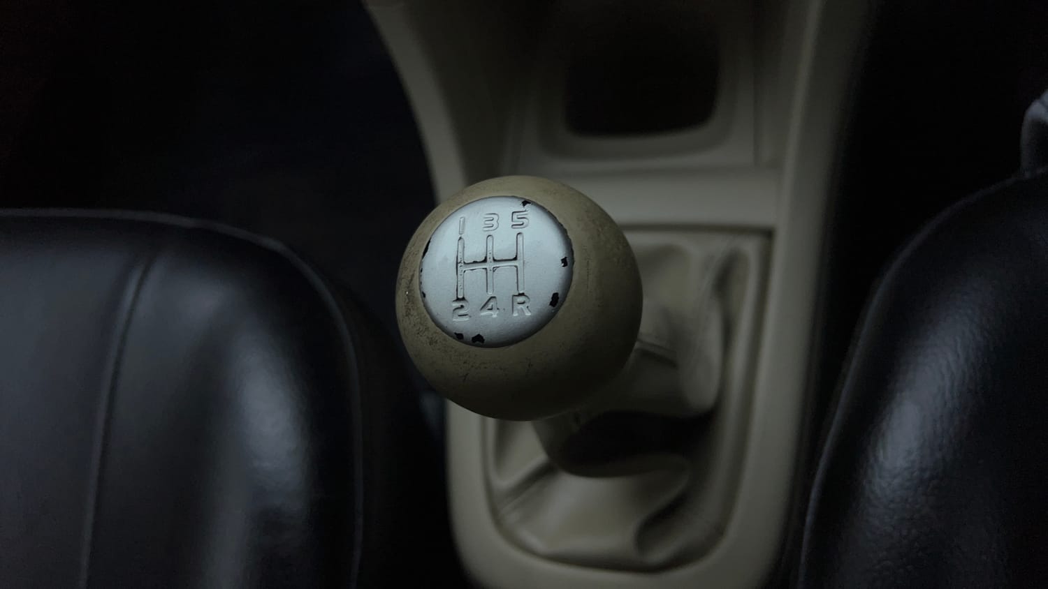 Used 2015 Maruti Suzuki Swift Dzire VXI Petrol Manual interior GEAR  KNOB VIEW