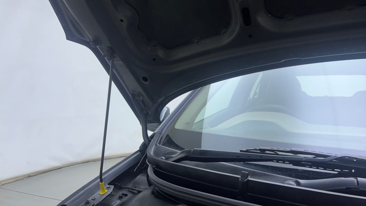Used 2016 Hyundai Elite i20 Sportz 1.4 CRDI Diesel Manual engine ENGINE RIGHT SIDE HINGE & APRON VIEW
