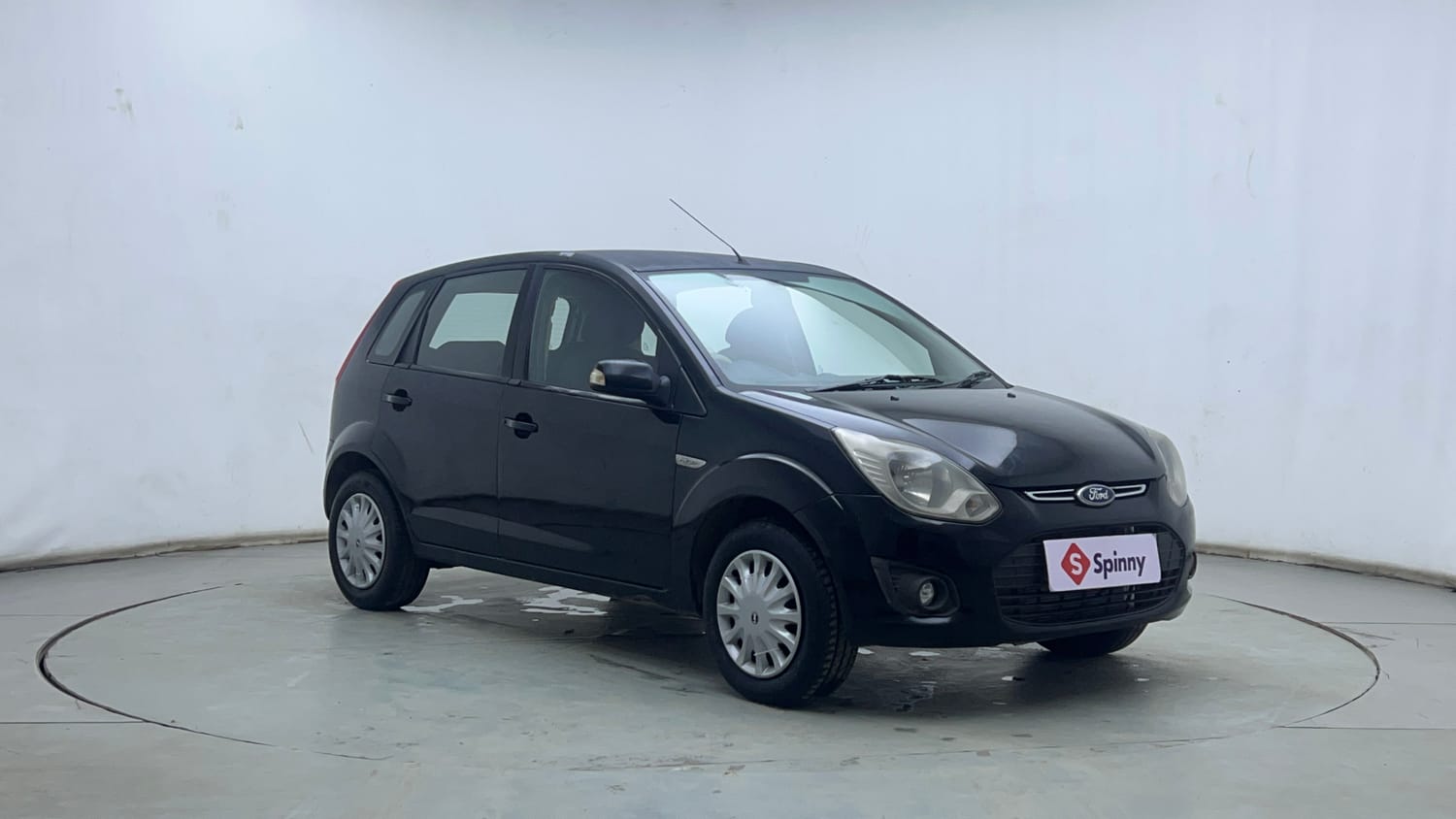 Used 2014 Ford Figo Duratorq Diesel ZXI 1.4 Diesel Manual exterior RIGHT FRONT CORNER VIEW