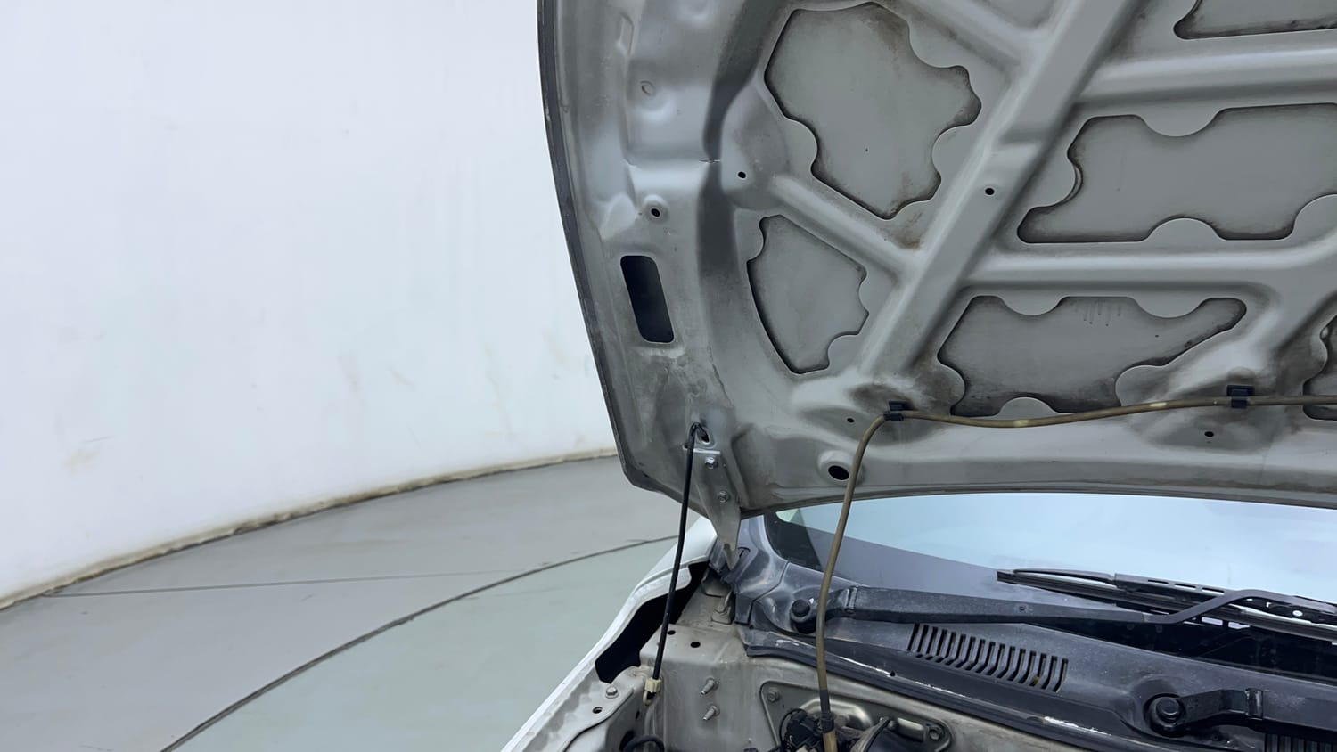 Used 2018 Maruti Suzuki Alto K10 VXi Petrol Manual engine ENGINE RIGHT SIDE HINGE & APRON VIEW