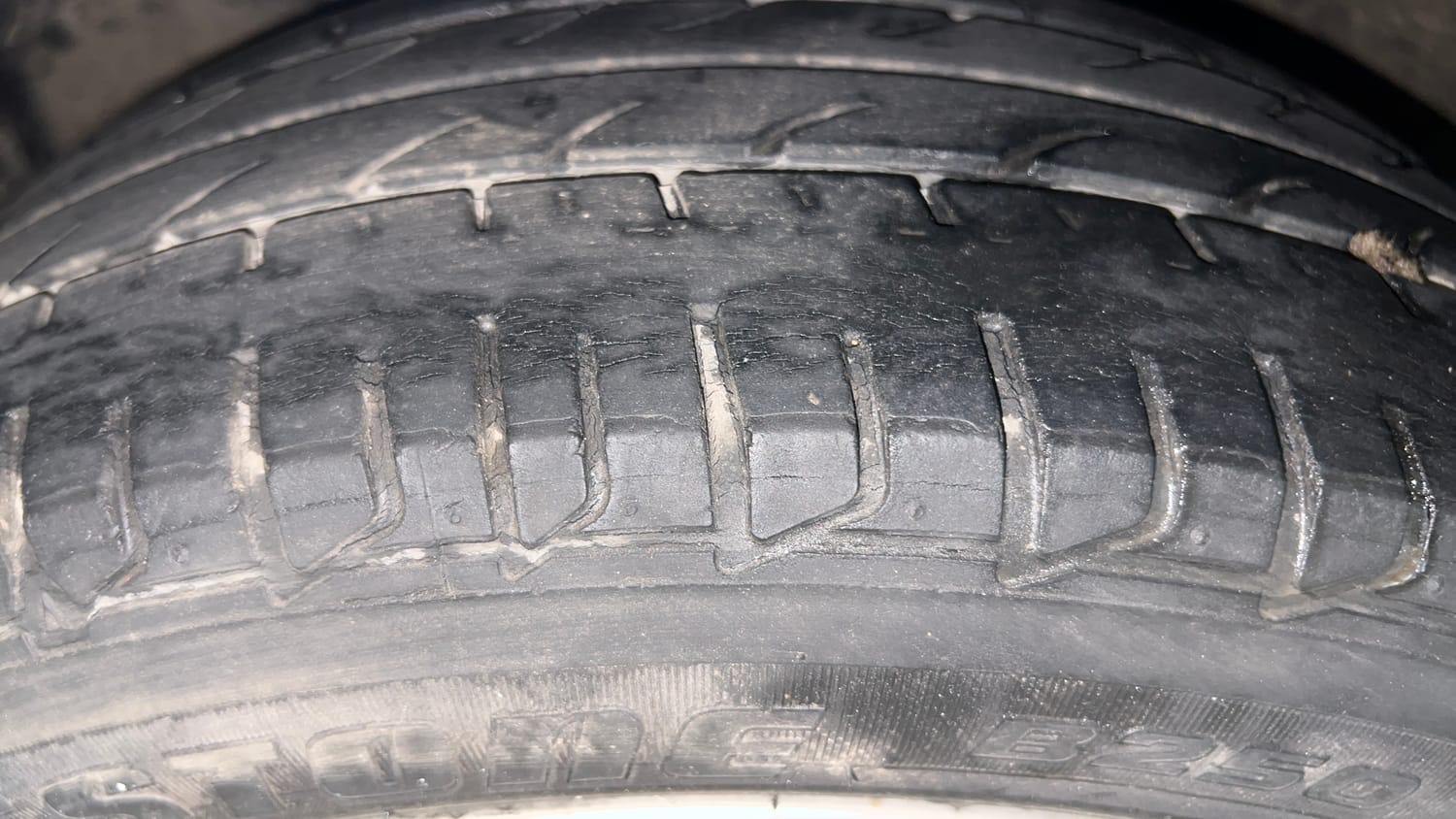 Used 2013 Hyundai Verna Fluidic 1.6 VTVT SX Petrol Manual tyres LEFT FRONT TYRE TREAD VIEW