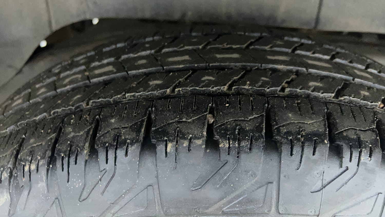 Used 2016 Mahindra TUV300 T4 Plus Diesel Manual tyres RIGHT REAR TYRE TREAD VIEW