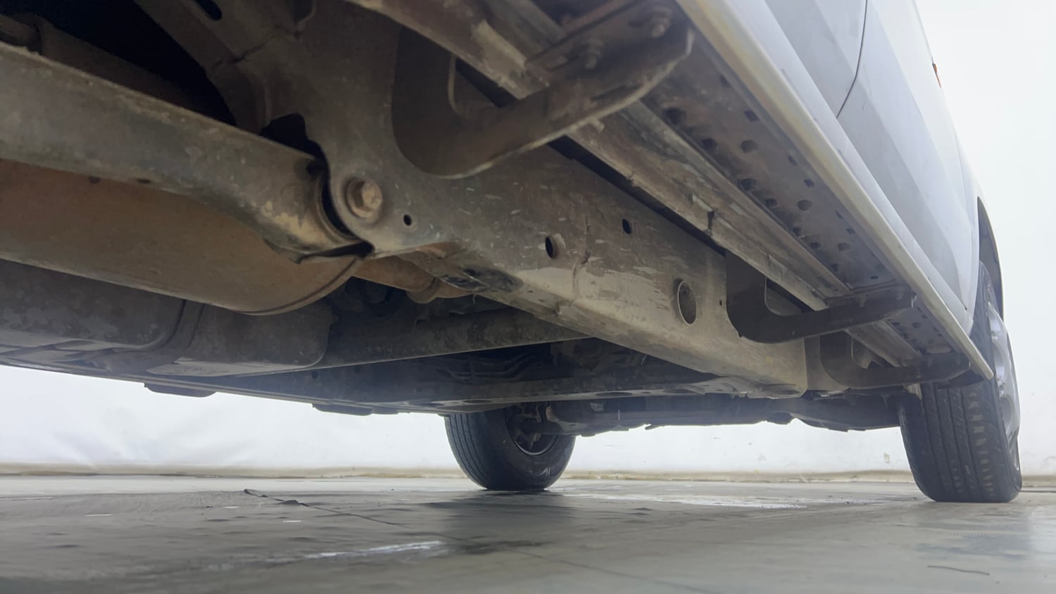 Used 2016 Mahindra TUV300 T4 Plus Diesel Manual extra REAR RIGHT UNDERBODY VIEW