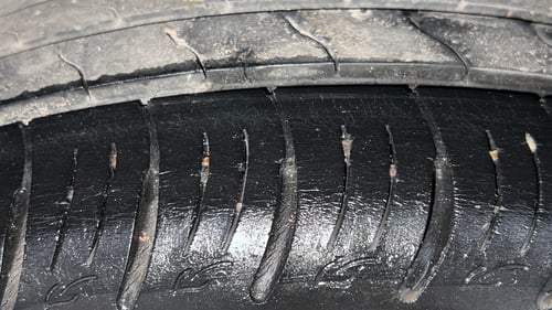 Used 2021 Mahindra XUV 300 W8 (O) 1.2 Petrol Petrol Manual tyres RIGHT REAR TYRE TREAD VIEW