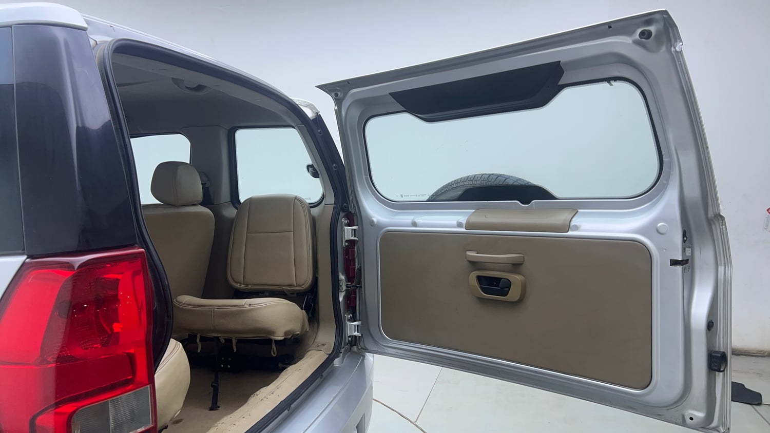 Used 2016 Mahindra TUV300 T4 Plus Diesel Manual interior DICKY DOOR OPEN VIEW