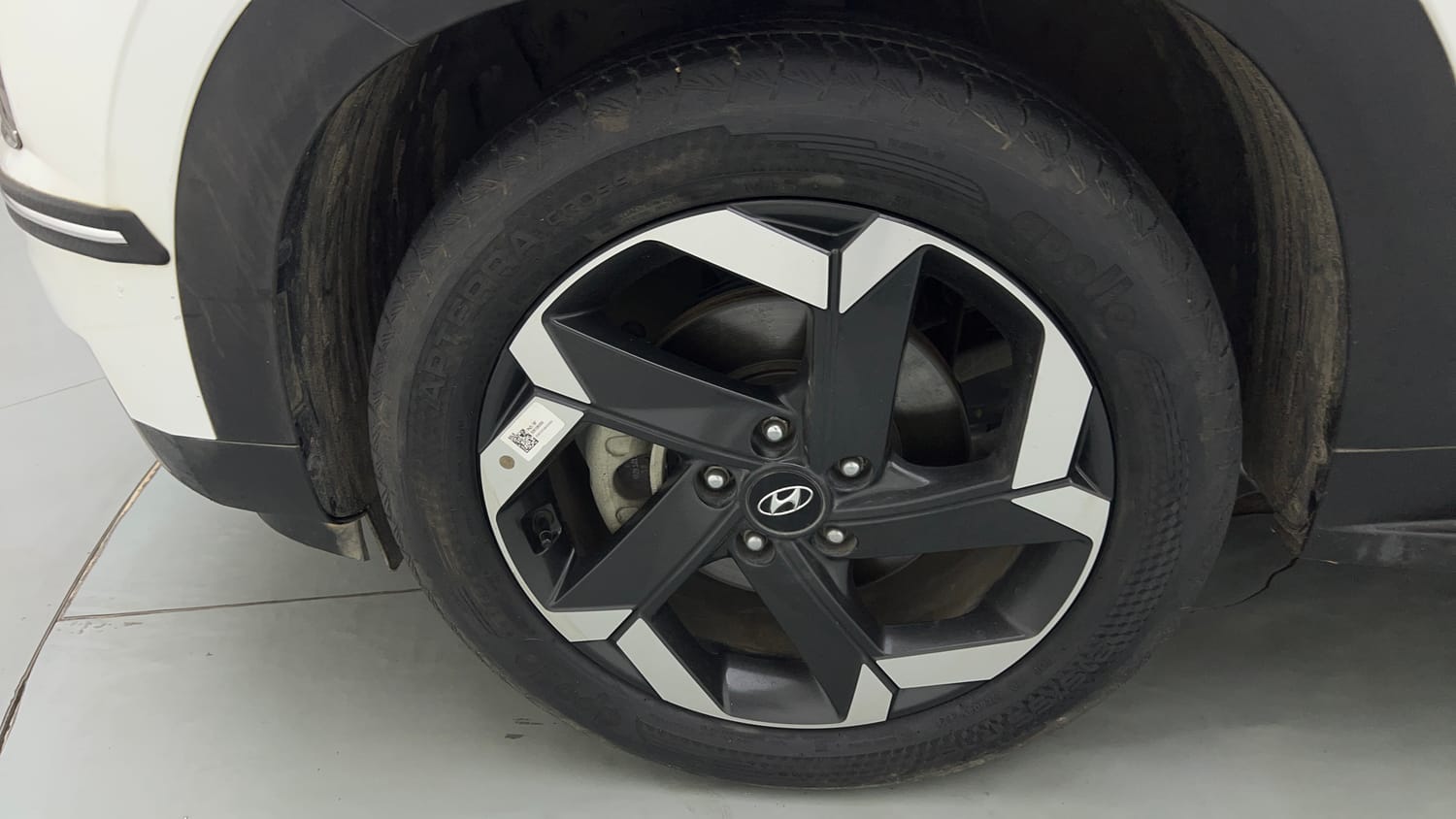 Used 2021 Hyundai Alcazar Signature (O) 6 STR 2.0 Petrol AT Petrol Automatic tyres LEFT FRONT TYRE RIM VIEW