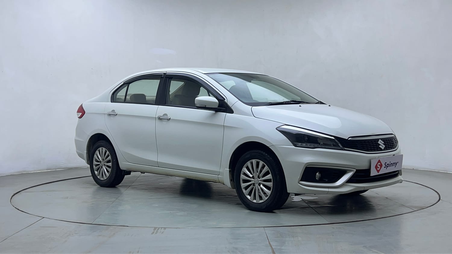 Used 2022 Maruti Suzuki Ciaz Zeta 1.5 AT Petrol Automatic exterior RIGHT FRONT CORNER VIEW