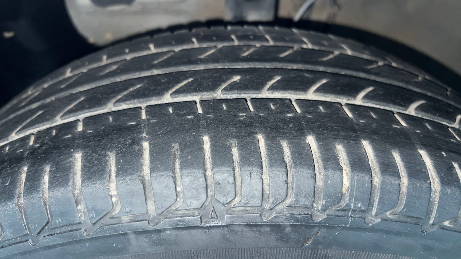 Used 2020 Hyundai Elite i20 Sportz Plus 1.2 Petrol Manual tyres LEFT FRONT TYRE TREAD VIEW