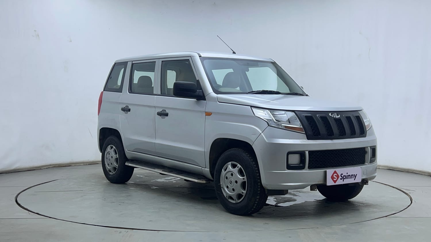 Used 2016 Mahindra TUV300 T4 Plus Diesel Manual exterior RIGHT FRONT CORNER VIEW