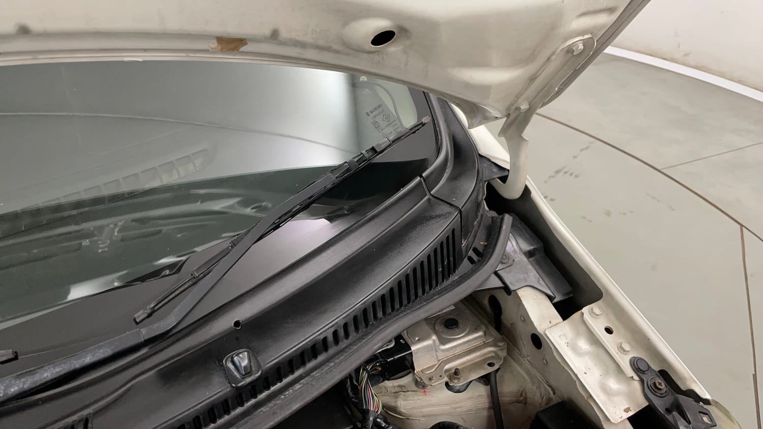 Used 2018 Maruti Suzuki Wagon R 1.0 VXI AMT Petrol Automatic engine ENGINE LEFT SIDE HINGE & APRON VIEW