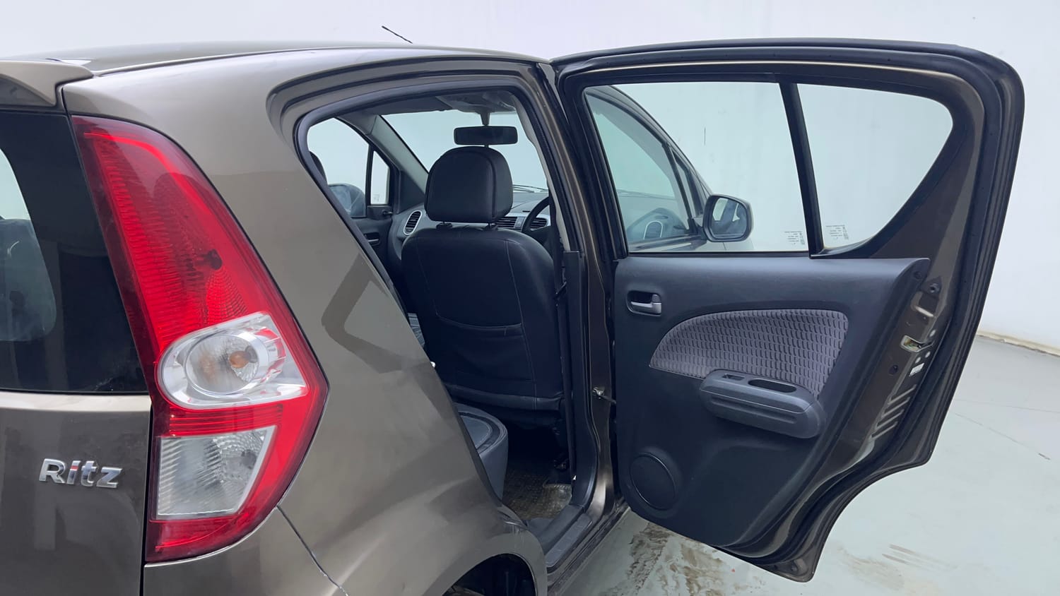 Used 2015 Maruti Suzuki Ritz Vxi BS-IV Petrol Manual interior RIGHT REAR DOOR OPEN VIEW