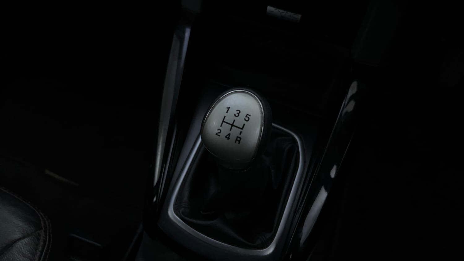 Used 2016 Ford EcoSport Titanium+ 1.5L TDCi Diesel Manual interior GEAR  KNOB VIEW