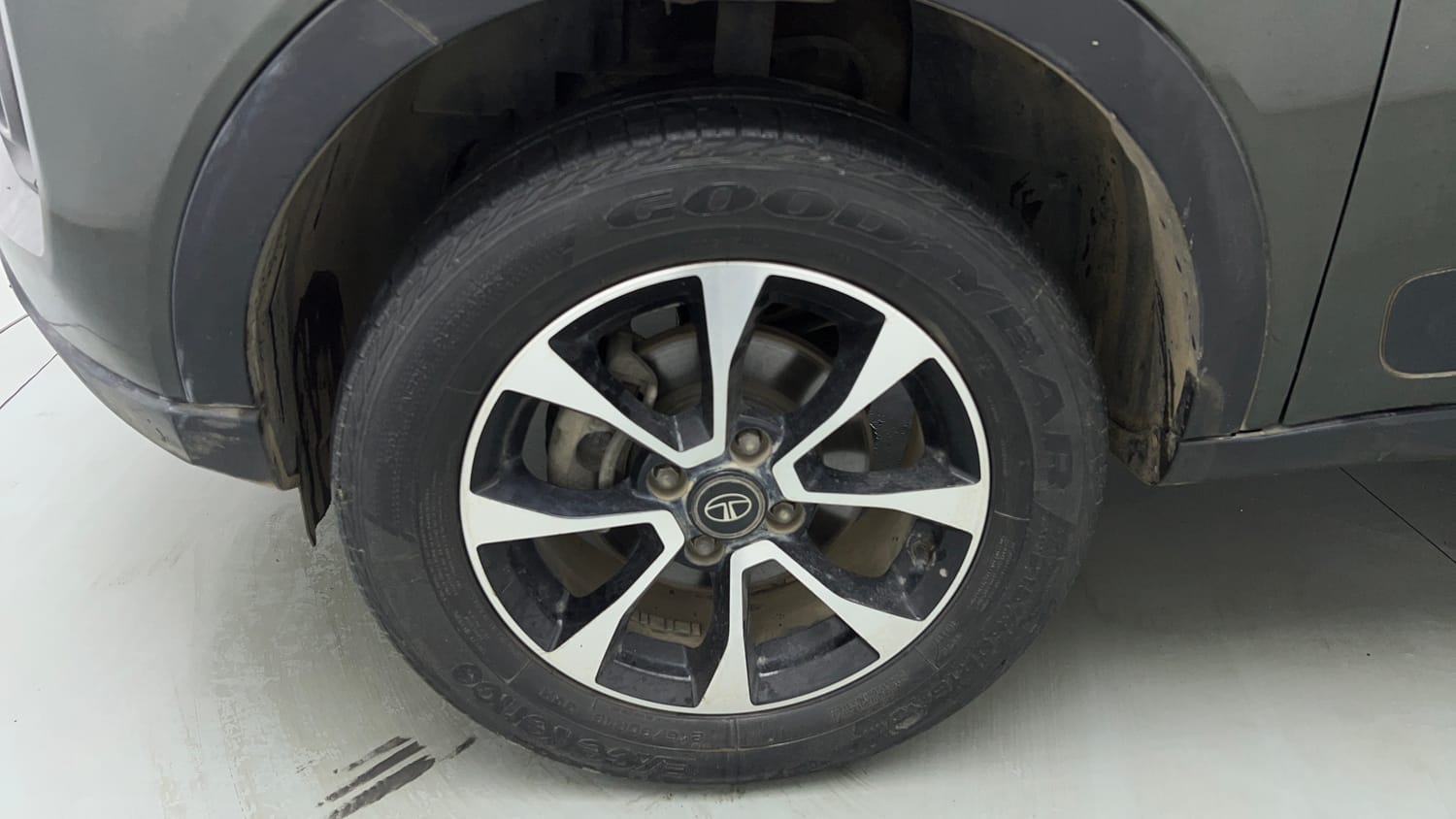 Used 2021 Tata Nexon XZ Plus Petrol Manual tyres LEFT FRONT TYRE RIM VIEW