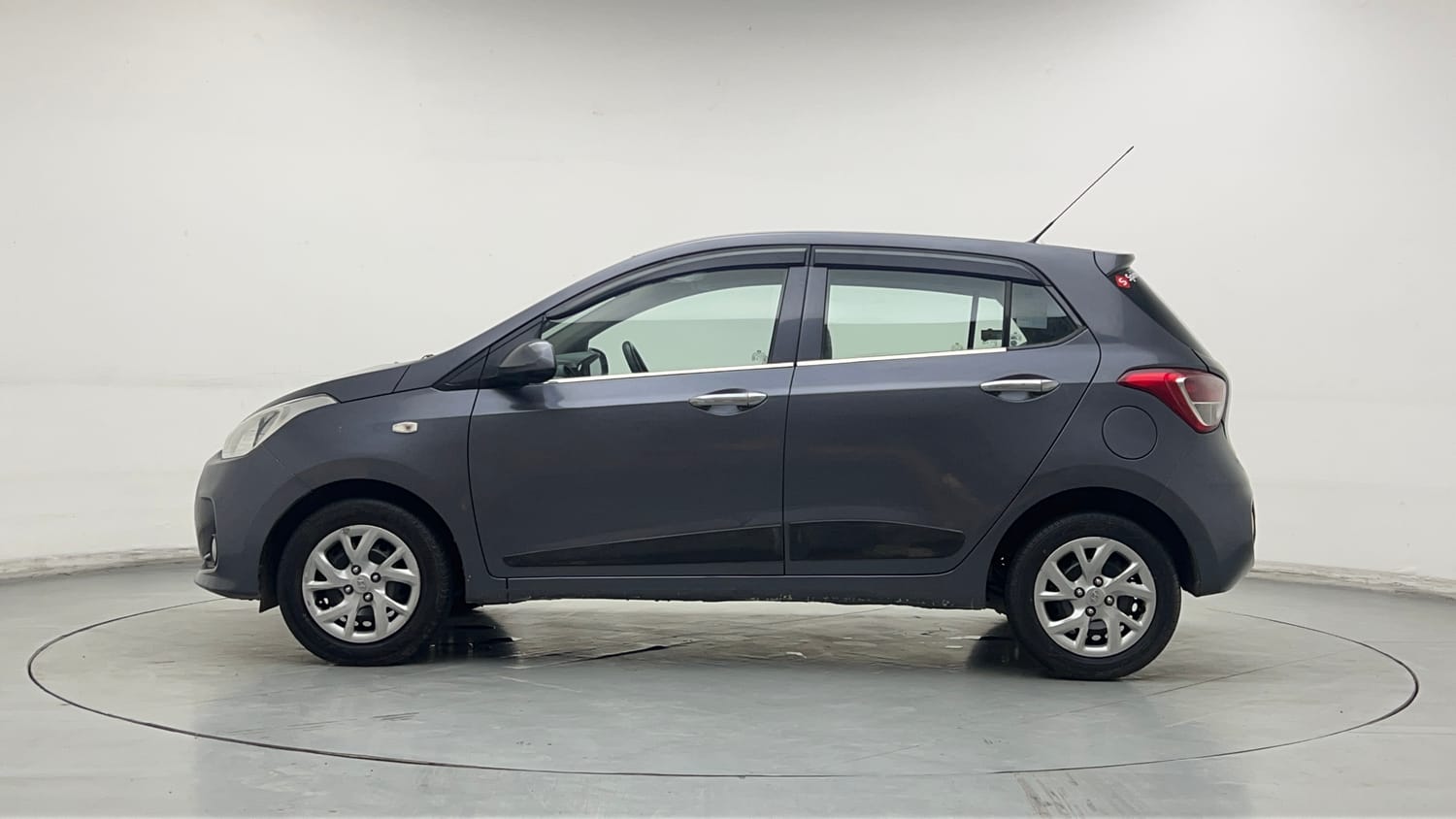 Used 2018 Hyundai Grand i10 Magna 1.2 Kappa VTVT Petrol Manual exterior LEFT SIDE VIEW