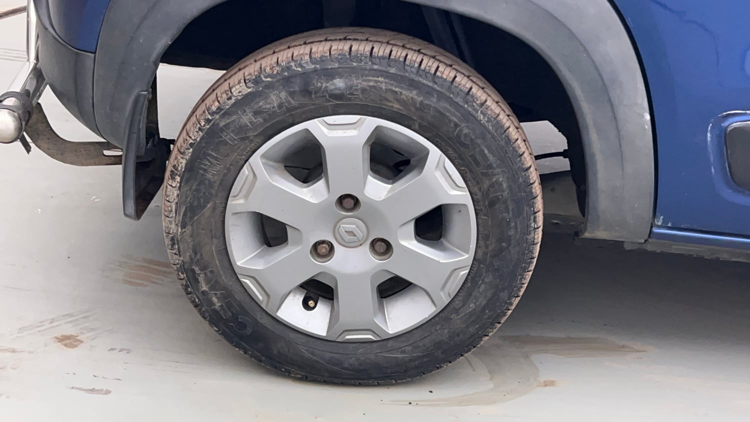 Used 2017 Renault Kwid CLIMBER 1.0 Petrol Manual tyres RIGHT REAR TYRE RIM VIEW