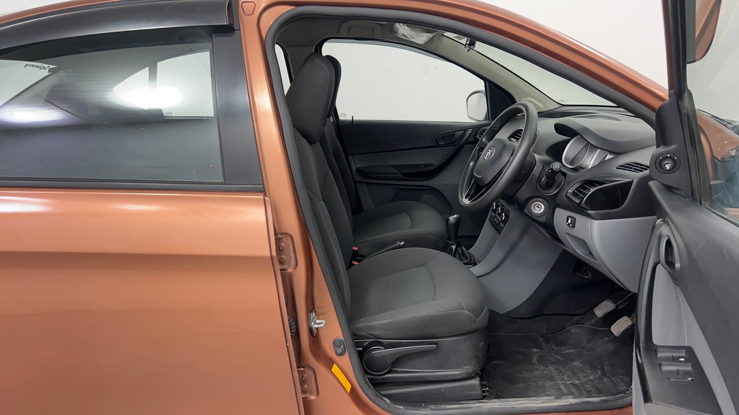 Used 2018 Tata Tigor Revotron XT Petrol + CNG (Outside Fitted) Cng Manual interior RIGHT SIDE FRONT DOOR CABIN VIEW