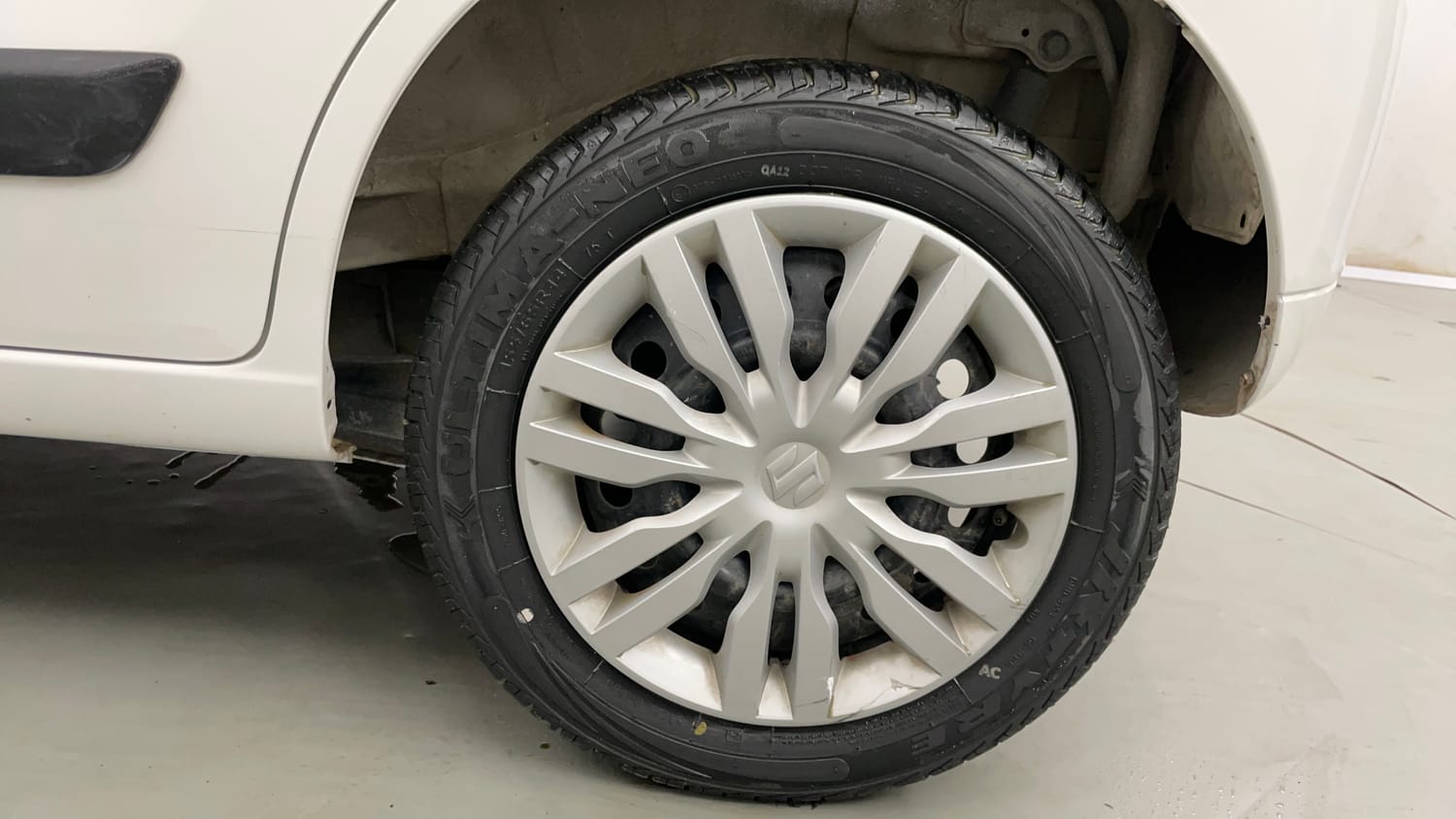 Used 2018 Maruti Suzuki Wagon R 1.0 VXI AMT Petrol Automatic tyres LEFT REAR TYRE RIM VIEW