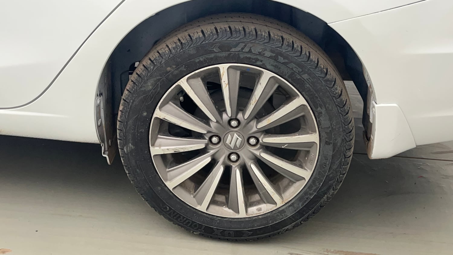 Used 2018 Maruti Suzuki Ciaz Alpha Hybrid 1.5 Petrol Manual tyres LEFT REAR TYRE RIM VIEW
