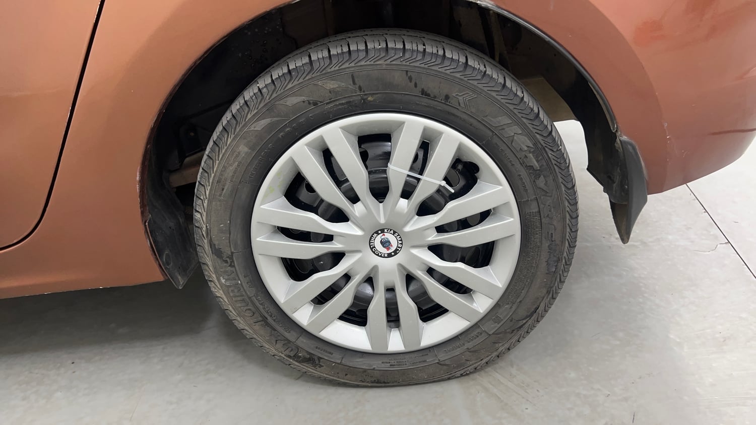 Used 2018 Tata Tigor Revotron XT Petrol + CNG (Outside Fitted) Cng Manual tyres LEFT REAR TYRE RIM VIEW