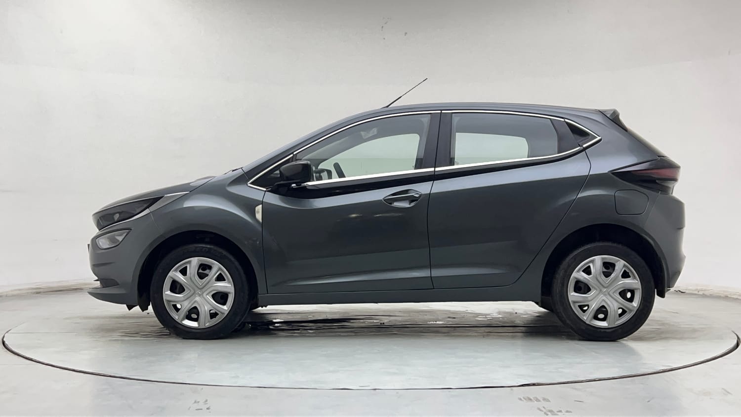 Used 2023 Tata Altroz XT Petrol Petrol Manual exterior LEFT SIDE VIEW