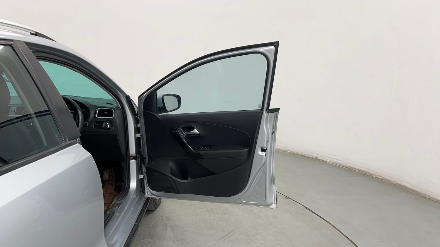 Used 2015 Volkswagen Polo Highline1.2L (P) Petrol Manual interior RIGHT FRONT DOOR OPEN VIEW