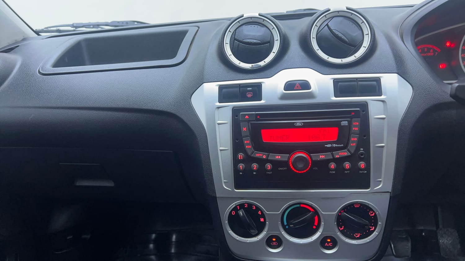 Used 2014 Ford Figo Duratorq Diesel ZXI 1.4 Diesel Manual interior MUSIC SYSTEM & AC CONTROL VIEW