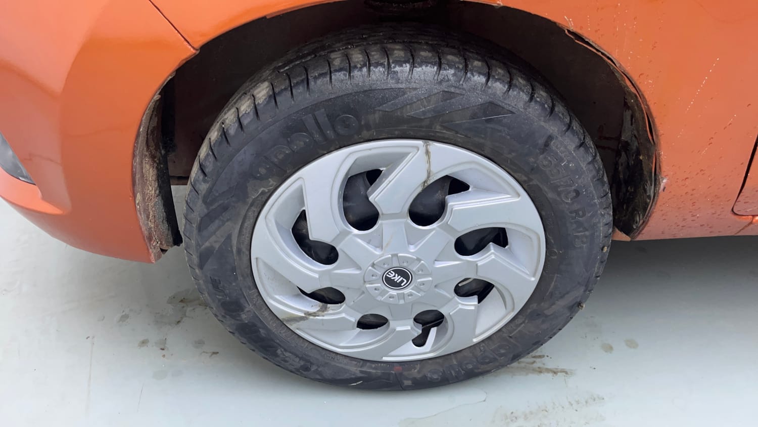 Used 2015 Maruti Suzuki Alto K10 VXi AMT Petrol Automatic tyres LEFT FRONT TYRE RIM VIEW