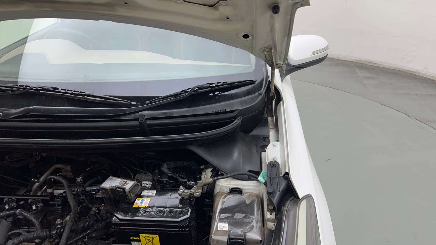 Used 2020 Hyundai Elite i20 Sportz Plus 1.2 Petrol Manual engine ENGINE LEFT SIDE HINGE & APRON VIEW